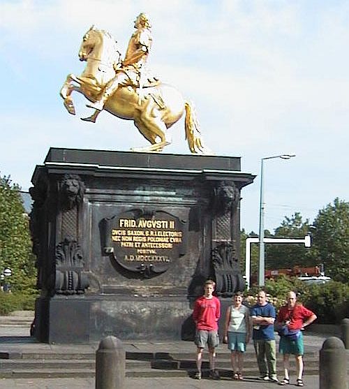 Dresden-Statue.jpg