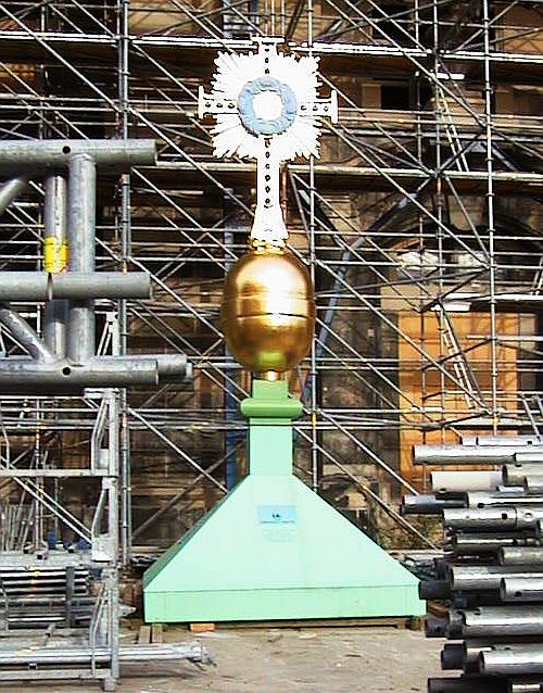 Frauenkirche-cross.jpg